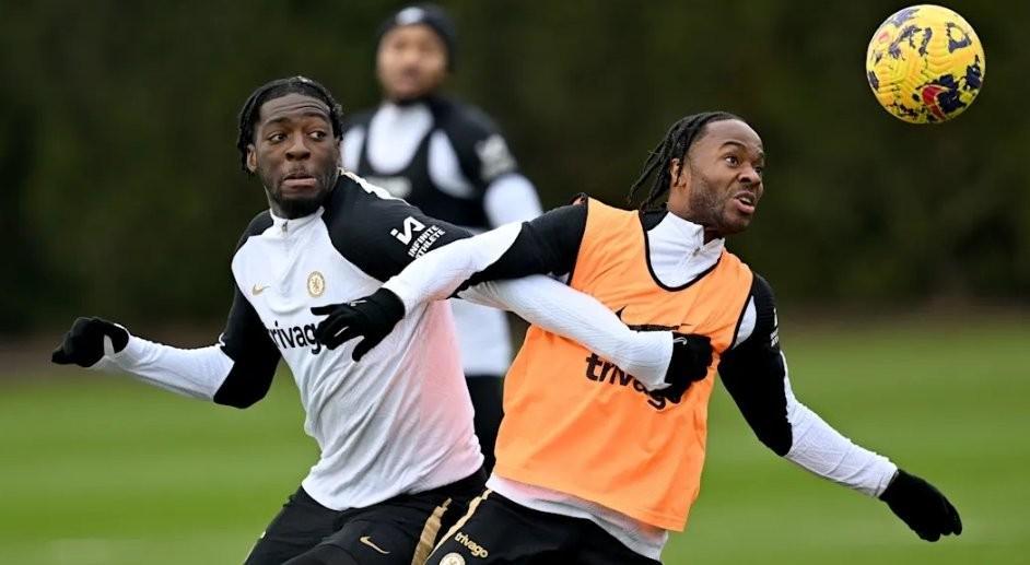 世界杯-记者:周一之后斯特林将不再是蓝军球员;迪萨西关窗前会离队